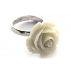 Ring verstelbaar met wit/grijze roos 